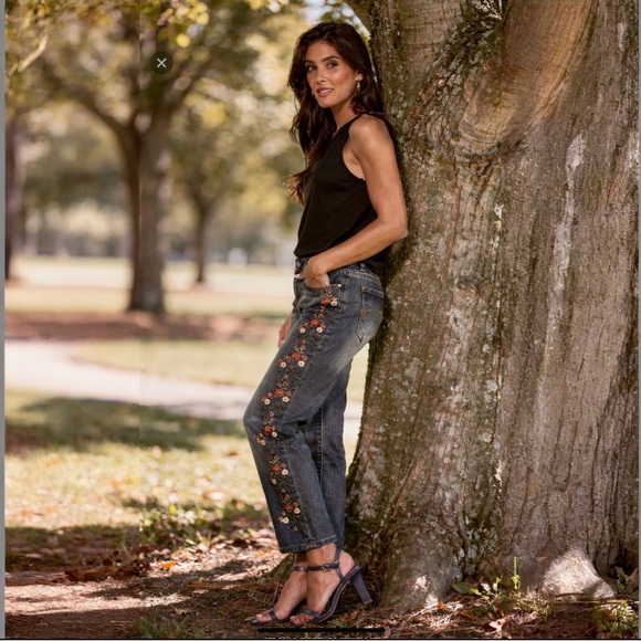 Pilcro Hyphen Mid Rise Embroidered Jeans By Anthropologie - Picture 5 of 16